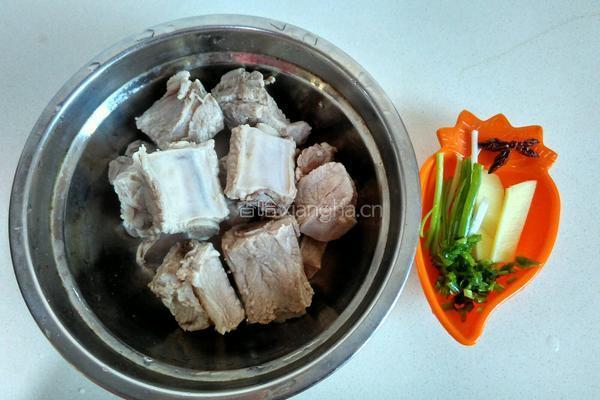 酱烧排骨的做法图解1