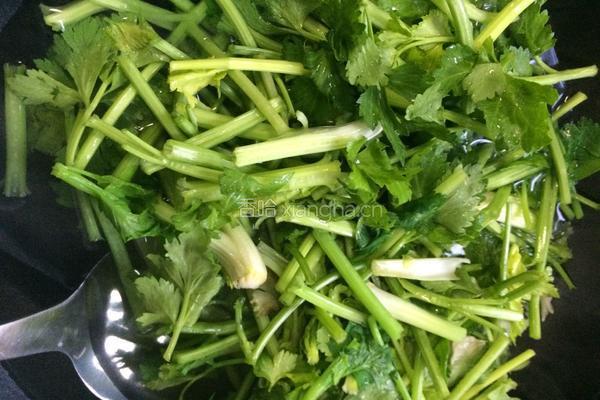 芹菜炒肉丝的做法图解2