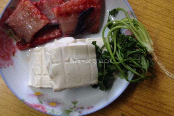清淡养生鲫鱼豆腐汤的做法图解1