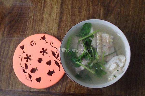 清淡养生鲫鱼豆腐汤的做法图解5