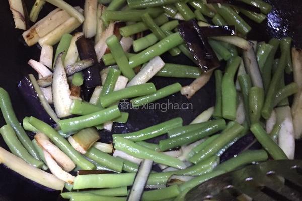 酱香豆角烧茄子的做法图解7