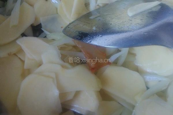 素炒圆葱土豆片的做法图解4