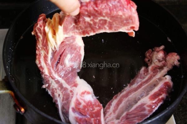 萝卜炖牛腩的做法图解2