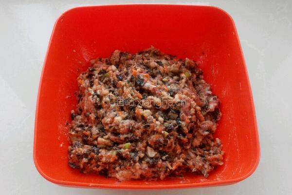 胡萝卜木耳鲜肉馄饨的做法图解8