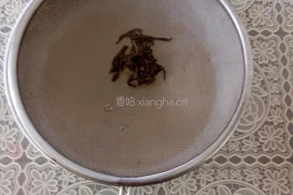 海盐可可奶茶的做法图解1