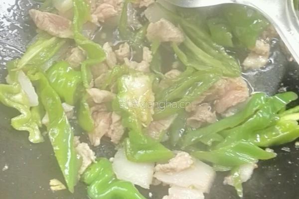 青椒.香干炒肉的做法图解4