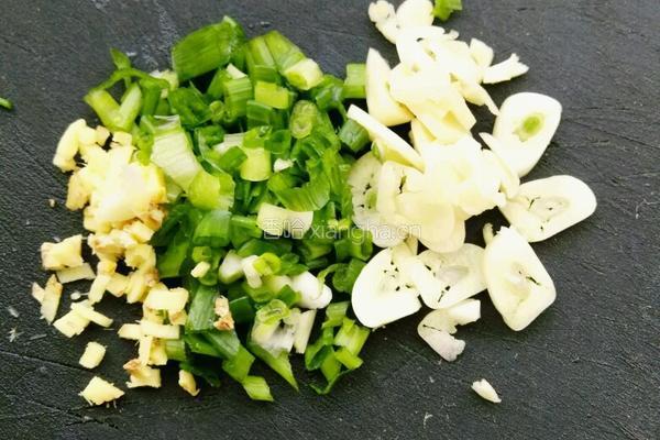 干虾紫菜蛋花汤的做法图解1