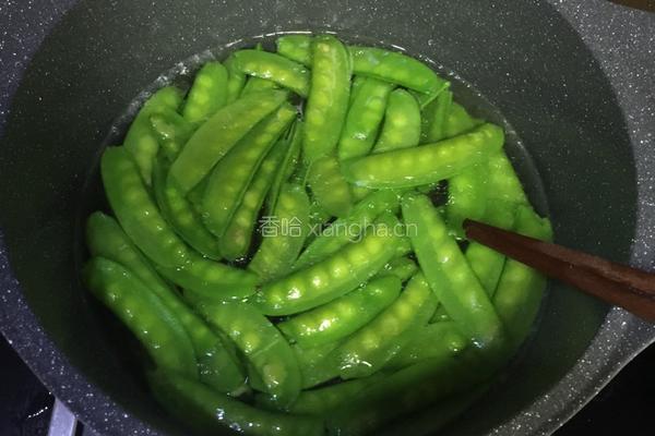蒜蓉培根荷兰豆的做法图解2