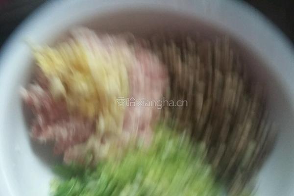 香菇猪肉馅蒸饺的做法图解1