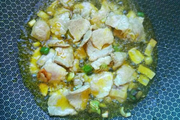 土豆炒香菇肉片的做法图解3