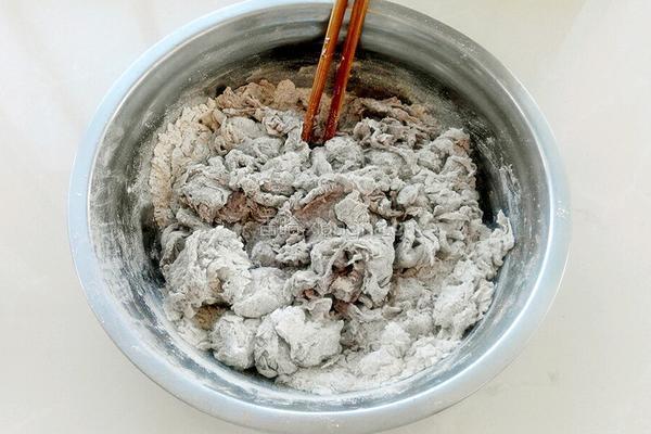 黑米面小刺猬馒头的做法图解3
