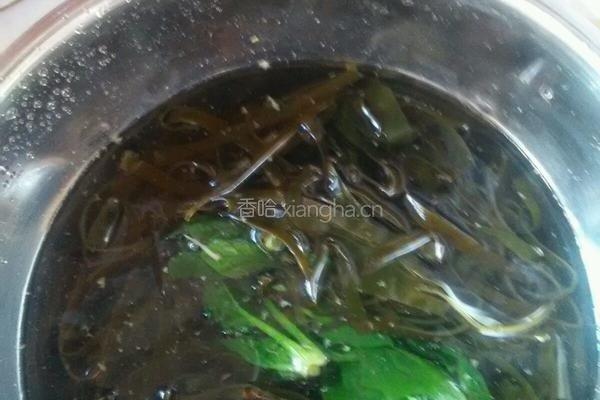 凉拌豆芽海带的做法图解2