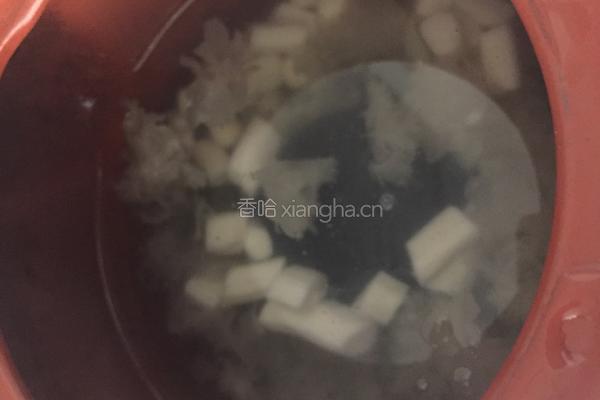 银耳莲子百合枸杞羹（添加山药）的做法图解3