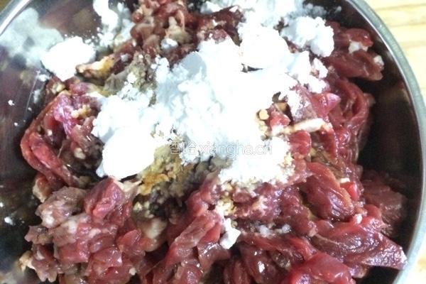 萝卜炒牛肉丝的做法图解1