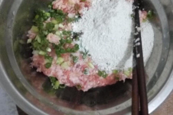 菠菜肉丸汤的做法图解2