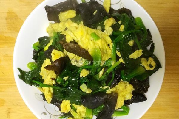 鸡蛋木耳炒菠菜的做法图解6