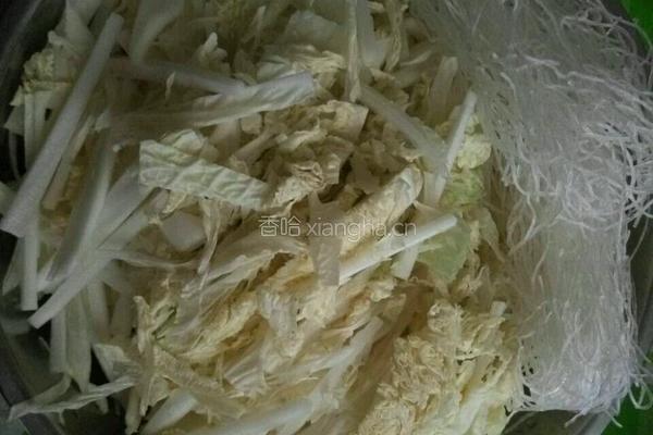 白菜粉条的做法图解1