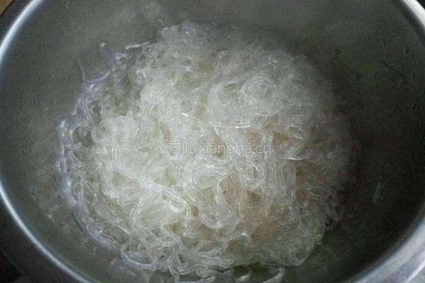 白菜粉条的做法图解3