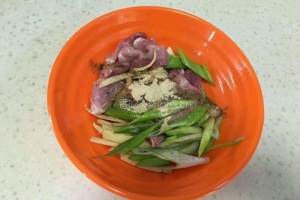冬瓜竹荪鲜肉汤的做法图解3