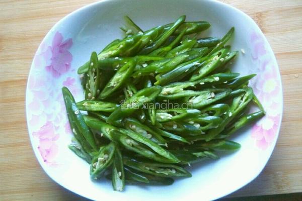 尖椒炒卤猪皮的做法图解4