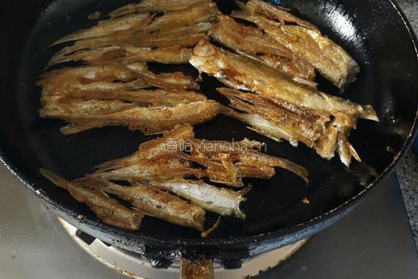 煎野生河鱼的做法图解4