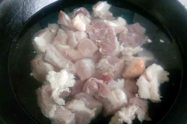 香菇炖肉的做法图解2