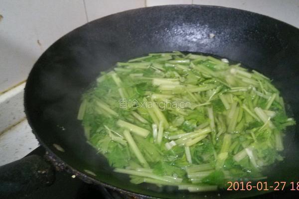清炒芹菜的做法图解2