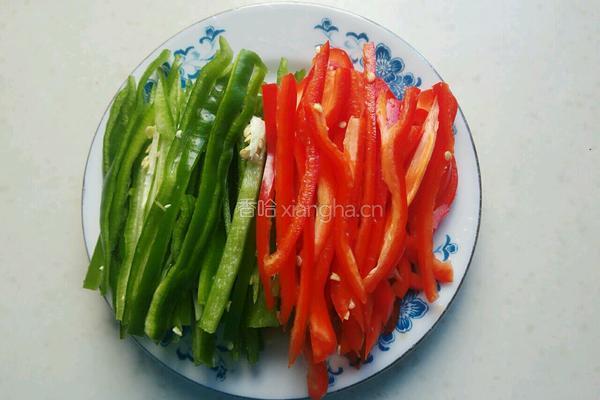 青红椒炒肉丝的做法图解5