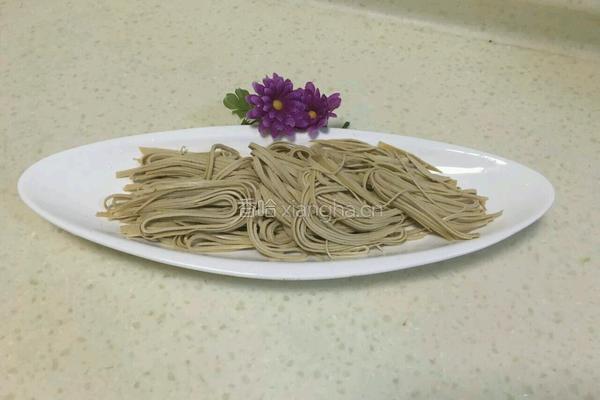 黄瓜拌豆皮的做法图解3