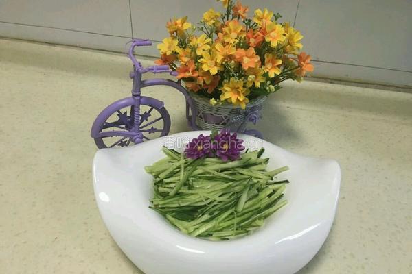 黄瓜拌豆皮的做法图解4