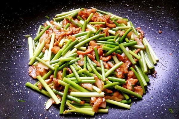 蒜苔肉丝捞面的做法图解7