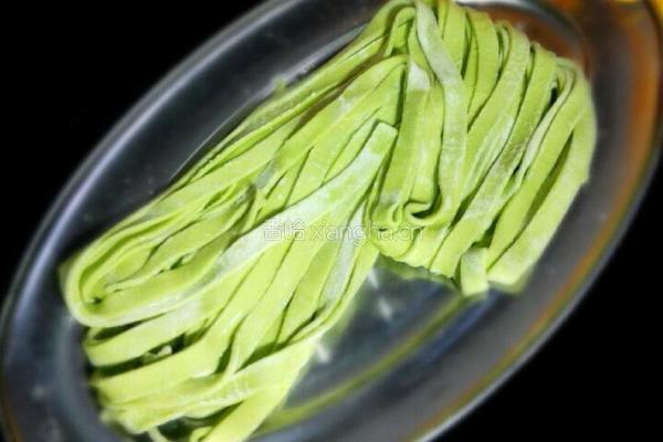 菠菜宽面条的做法图解8