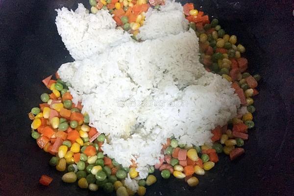 什锦炒饭的做法图解5