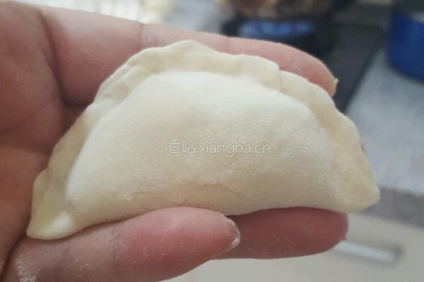 猪肉白菜木耳饺子水饺的做法图解7