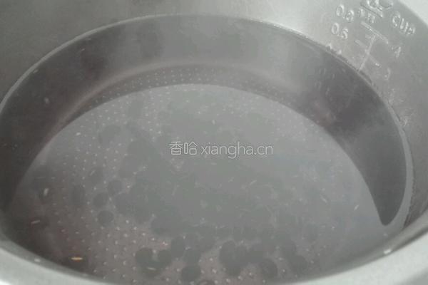 红糖黑豆甜汤的做法图解5