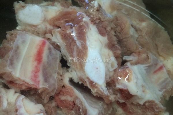 菌菇排骨汤的做法图解1