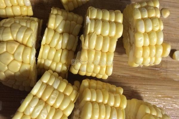 玉米排骨汤的做法图解2