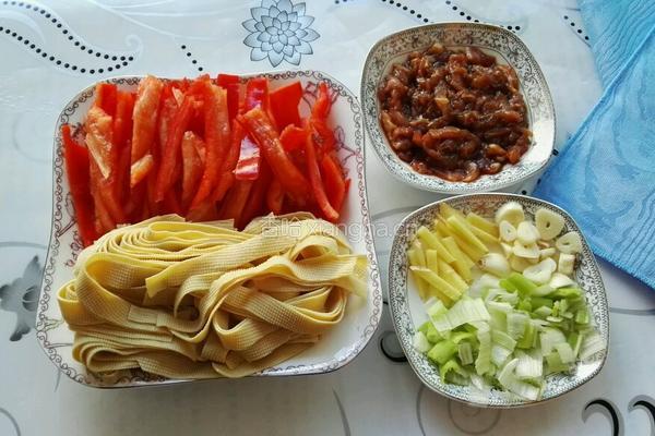 红椒干豆腐的做法图解1