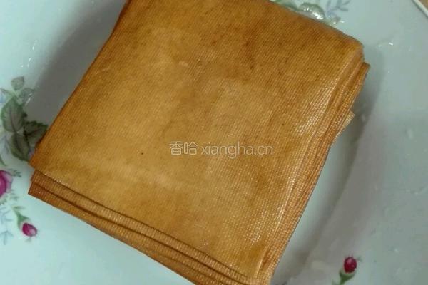 五香卜干炒木耳的做法图解1