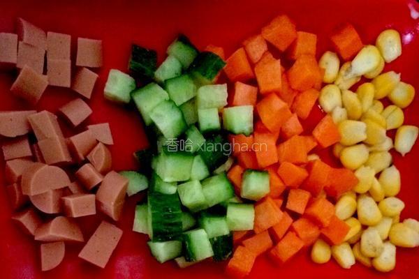 五彩黄金炒饭的做法图解1