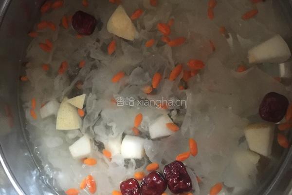 银耳雪梨汤的做法图解4