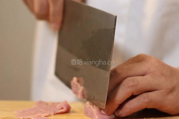 腐竹木耳炒肉的做法图解3