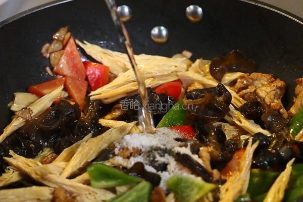 腐竹木耳炒肉的做法图解11