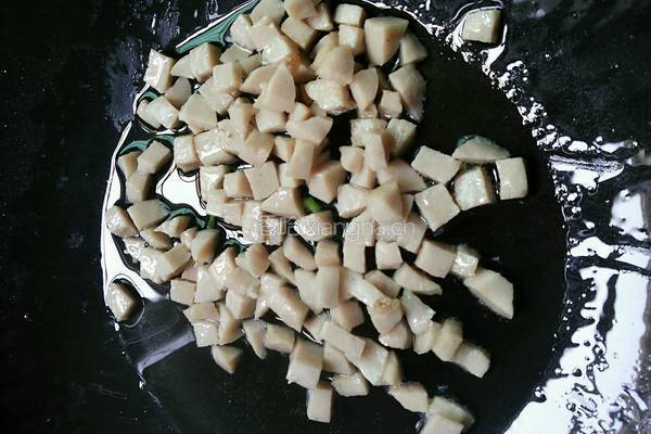 花生白合肉丁的做法图解2