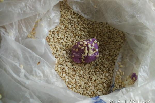 紫薯小麻团的做法图解7