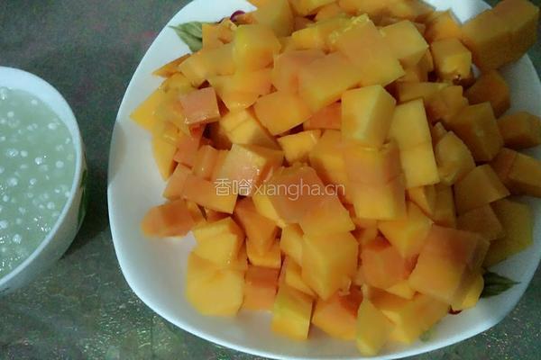 牛奶红豆木瓜西米露的做法图解2