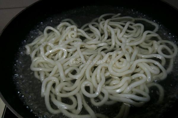 鸡蛋炒乌冬面的做法图解3