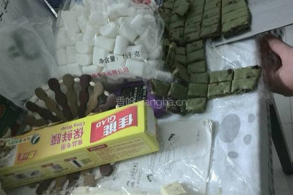 抹茶蔓越莓牛轧糖的做法图解6