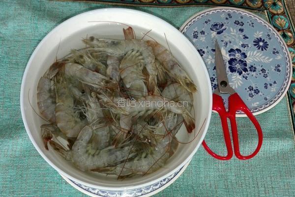 蒜蓉豉油蒸虾的做法图解3