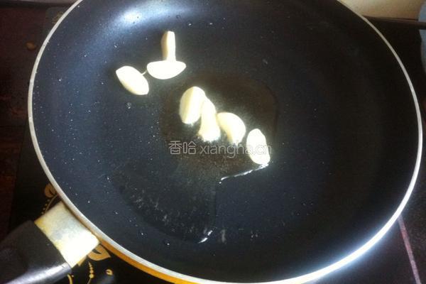 西芹胡萝卜炒腊肠的做法图解3